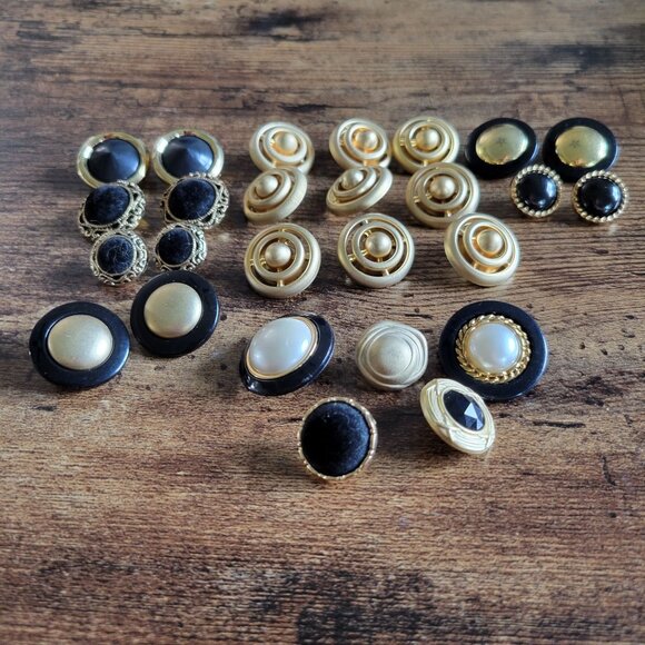 Black and Gold Button Assortment Plastic Shank Style Mixed Lot of 26 - Picture 2 of 5